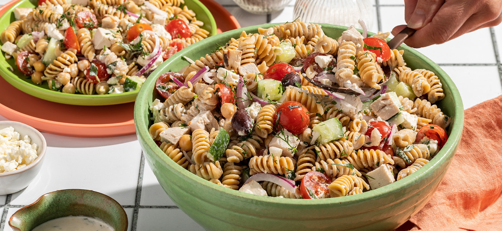 Ensalada griega de pasta con pollo